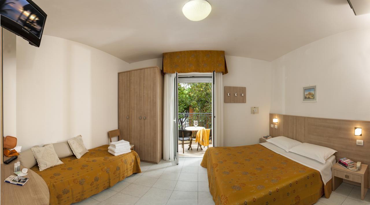 Hotel Alfonsina Ричоне Екстериор снимка